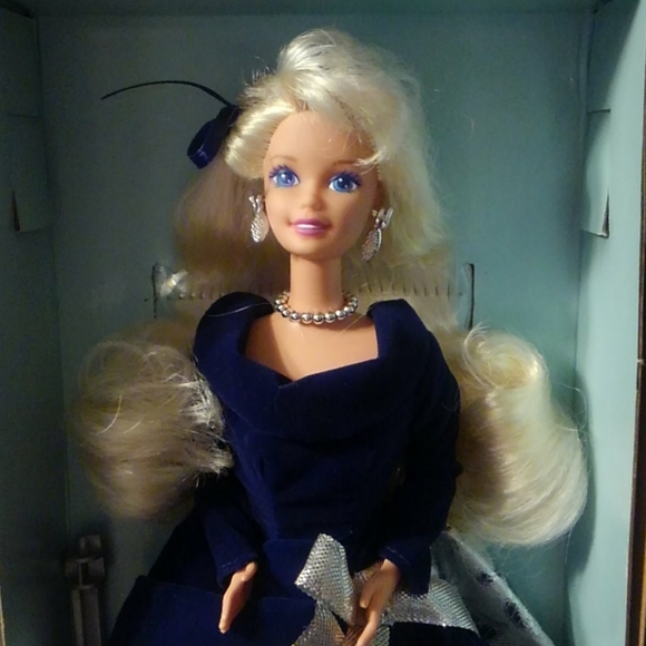 1995 Special Edition Winter Velvet barbie - Picture 3 of 9